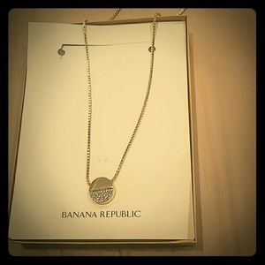 Long Banana Republic necklace